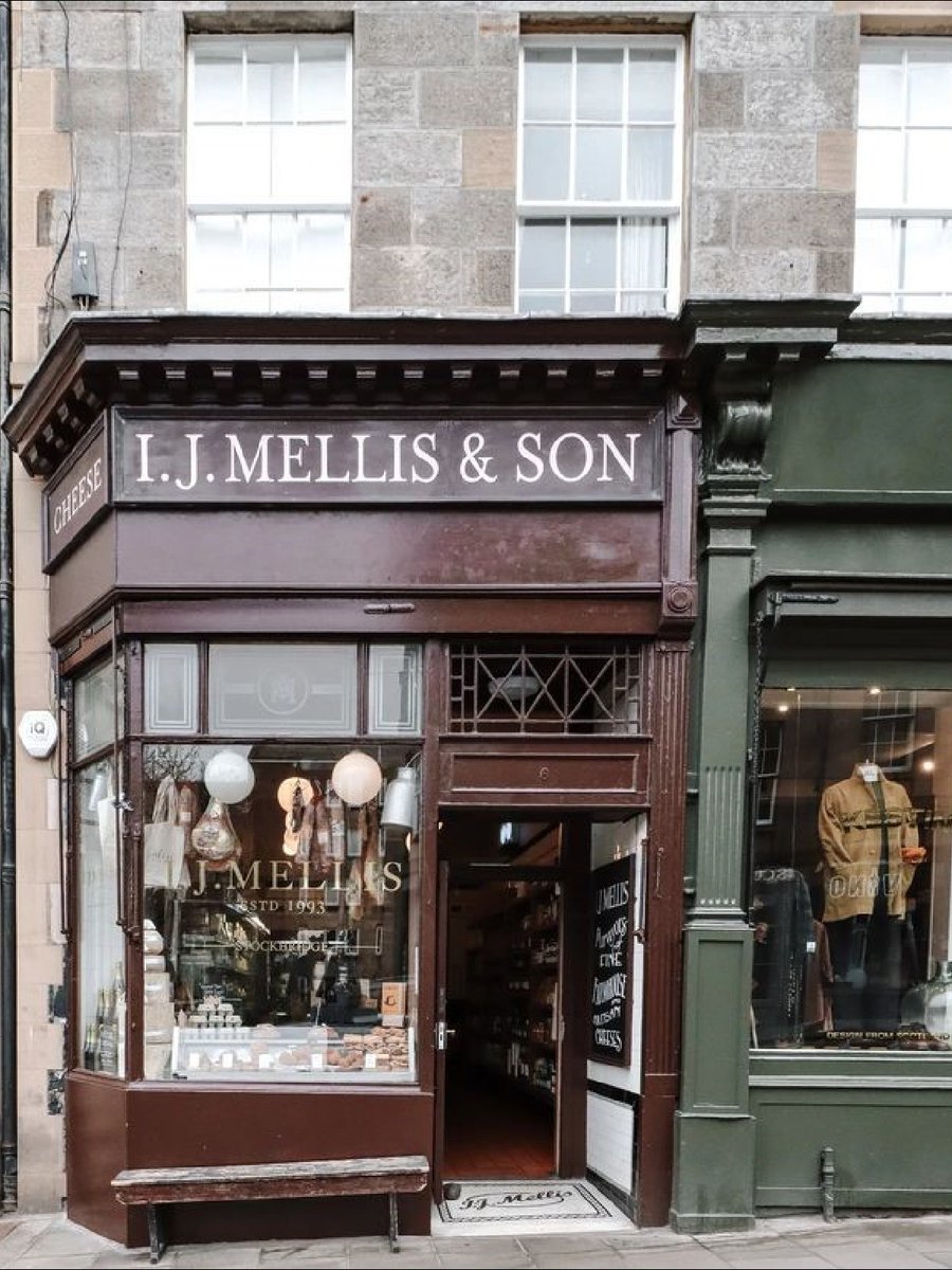 There's so many quirky wee shop fronts to spot in #Edinburgh 👀 Share YOUR recommendation for a local gem in the capital! ✏️💕

📍 @edinburgh 📷 IG/sarahjanemillman #ScotlandLovesLocal