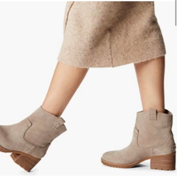 Breebp2's tweet photo. So good I had to share! Check out all the items I'm loving on @Poshmarkapp #poshmark #fashion #style #shopmycloset #joesjeans #sorel: https://t.co/dgdLdjytgx https://t.co/fY9kUbVKpb