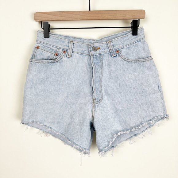 Moni98422873's tweet photo. So good I had to share! Check out all the items I'm loving on @Poshmarkapp from @CanadaPoshmark #poshmark #fashion #style #shopmycloset #levis #hm #coach: https://t.co/ifHyFWvcIC https://t.co/doAk57Pyv6