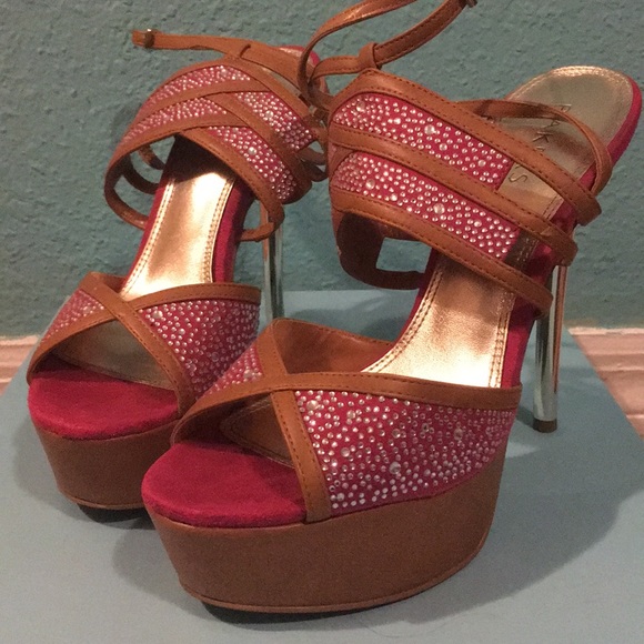 So good I had to share! Check out all the items I'm loving on <a href="/Poshmarkapp/">Poshmark</a> #poshmark #fashion #style #shopmycloset #nanettelepore #adriannapapell #bakers: posh.mk/YBWn9MesvBb