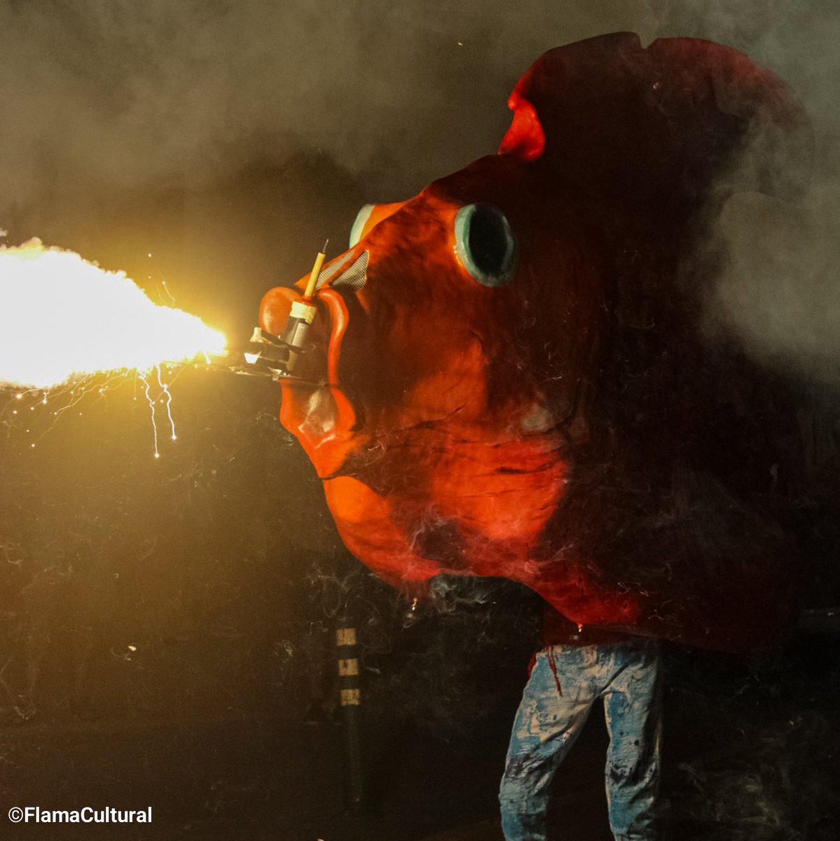 Així llueix la nova Carpa al Correfoc de Baixamar en honor a Sant Pere 2023 🔥 <a href="/ajuntamentvng/">Vilanova i la Geltrú</a> <a href="/VilanovaTurisme/">VilanovaTurisme</a>