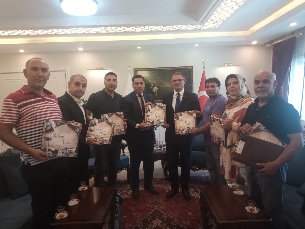 Van Şube Başkanımız Erhan Uğurlu ve beraberindeki heyet ile birlikte Van Valisi sayın Ozan Balcı'yı makamında ziyaret ederek, tüketici sorunları hakkında istişarelerde bulundu.