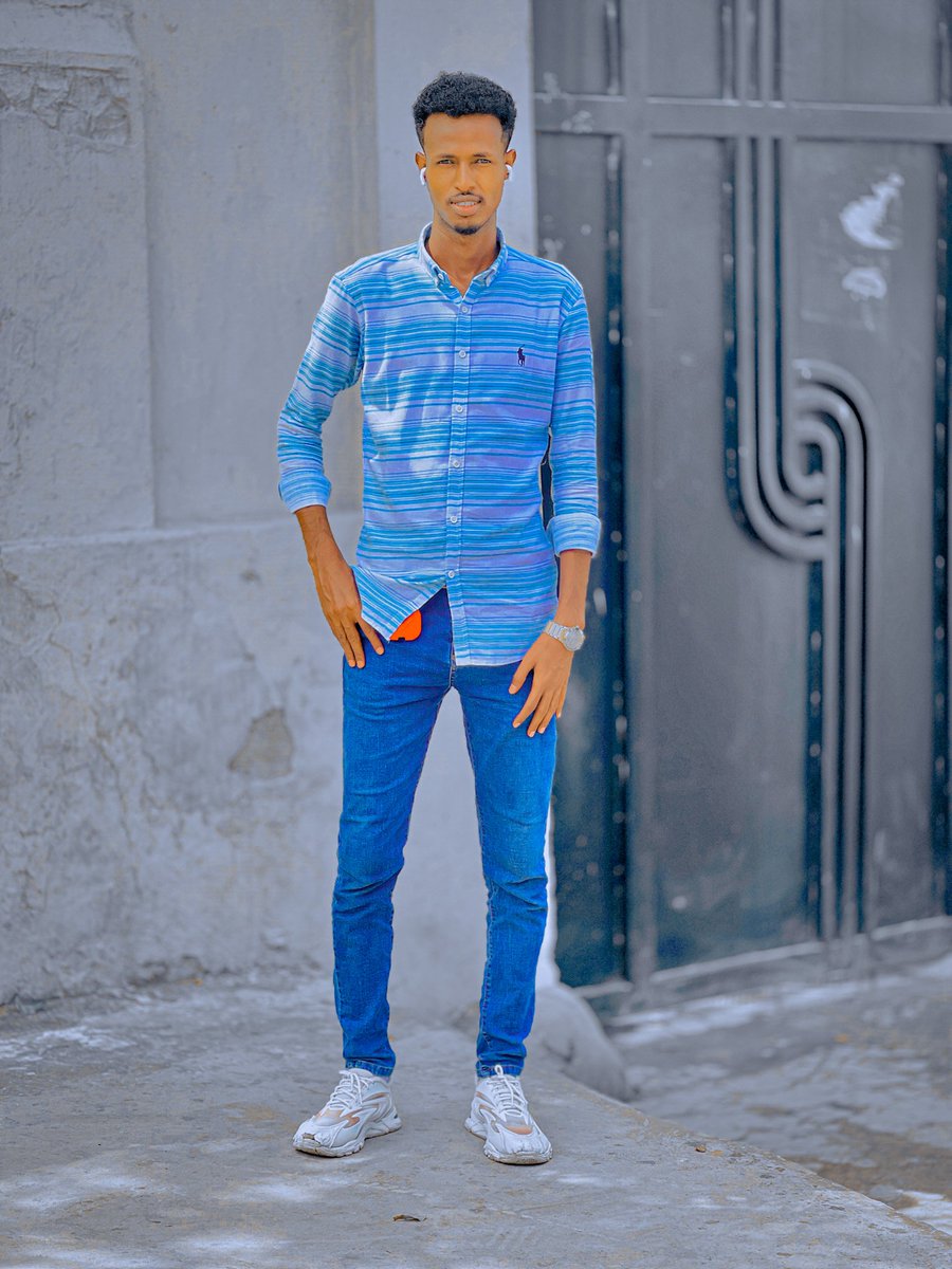 Abdirah74328599's tweet photo. Waxa wanagsan ee uu qofka sameeyo waa inuu qofka naftiisa ku mashquula .
#duhur wanagsan https://t.co/bTNNugll9m