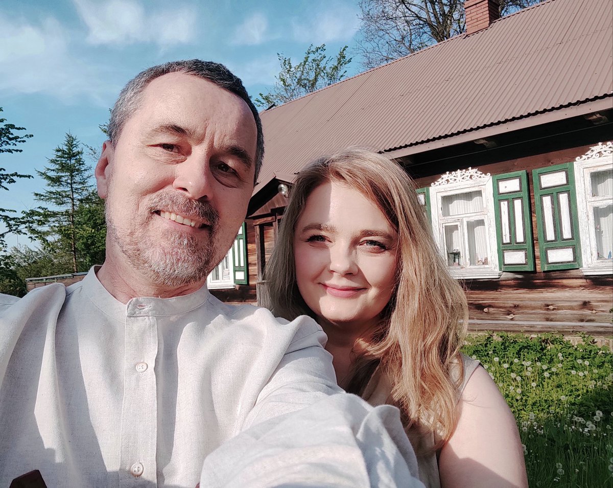 APuscikowska's tweet photo. Uwaga, drodzy Dziennikarze.
Zbieramy listę życzliwych tematyce hospicyjnej i życiowej (nawet dużo bardziej). Jeśli ktoś chciałby za czas jakiś otrzymać informacje i/lub egzemplarz recenzencki wywiadu rzeki z @GrabowskiHosp , proszę o priw. Powiem tylko: warto. https://t.co/VdhzxpxUTV
