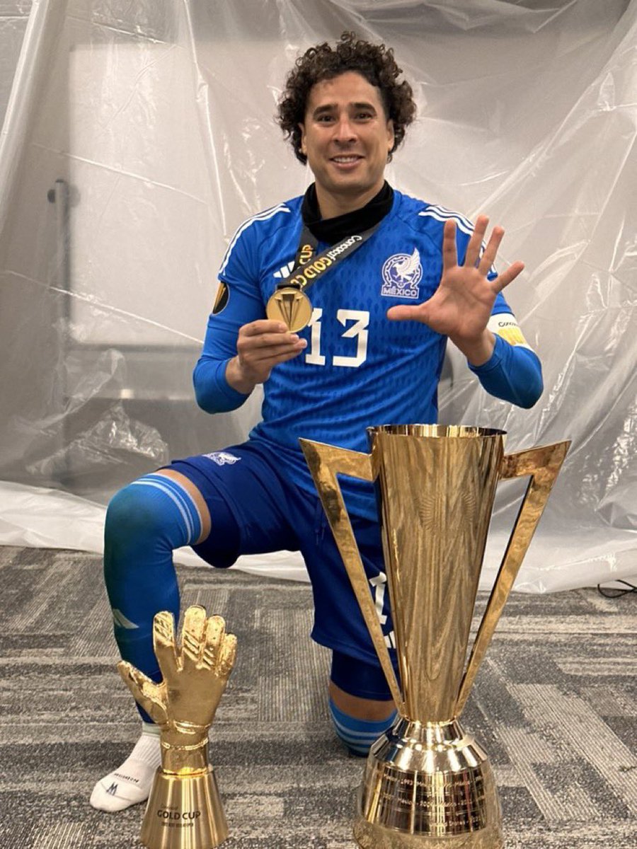 ¡Cinco! 🔥🧤⚽️ 🇲🇽 <a href="/yosoy8a/">Guillermo Ochoa</a>