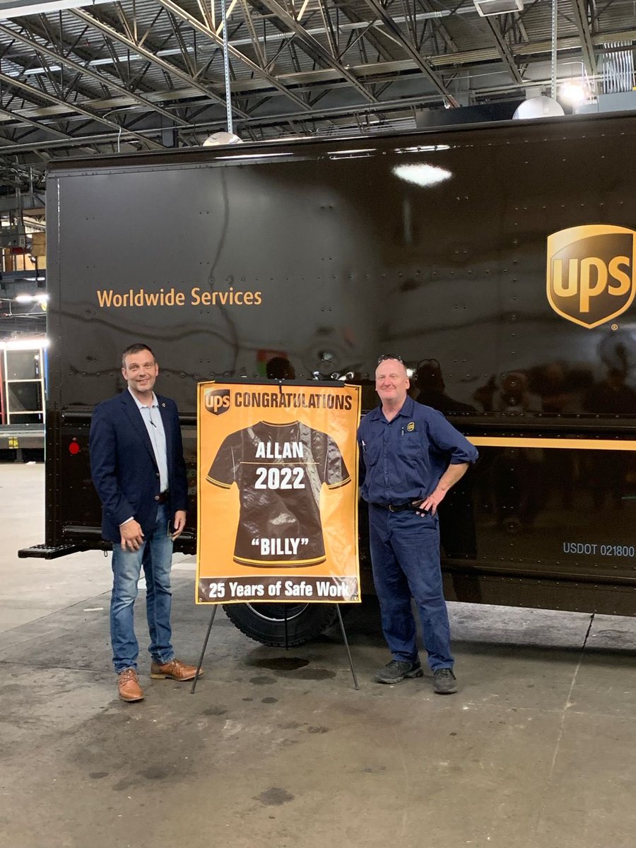 derobbins22's tweet photo. This week in Mid Atlantic we celebrated two safety milestones. Doug Bagnall of New Castle PA, 25 years of safe work and 25 year of service! Billy Allen, of Richmond VA, 25 years of safe work!  Great job from these Safety Heros!  #UPStechjobs https://t.co/GnLQg027AG