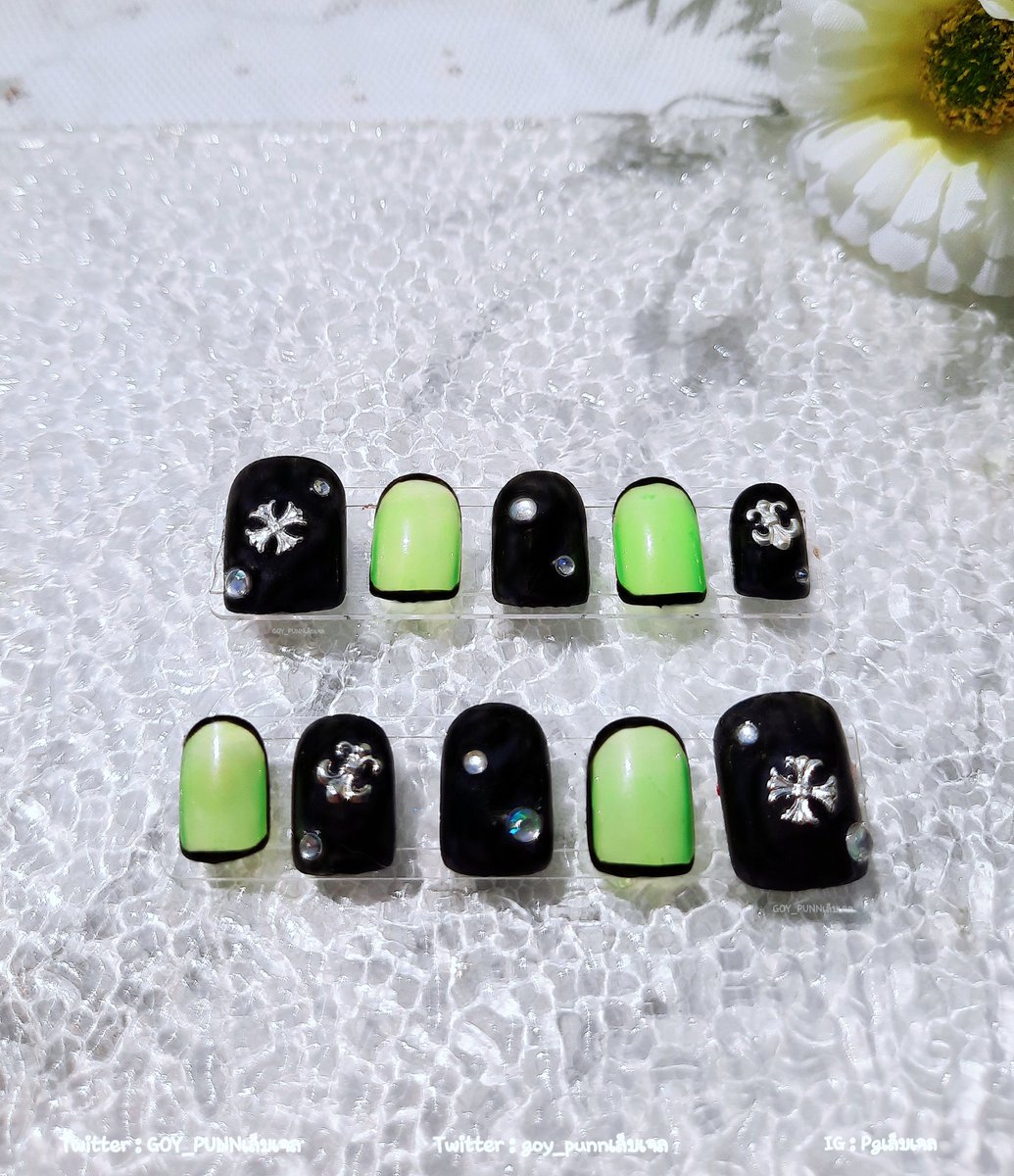 เล็บเจล ดำ และสีเขียว(เรืองแสง) ติดอะไหลา
 ┏━━━━━━━━━━M 119 ━┓
 🖤  กาวน้ำ+กาวซิริโคน+ตะไบเล็บ +
   แผ่นแอลกอฮอล์ + ไม้ดันเล็บ        👽
 ┗━━━━━━━━━━━━━━┛
#เล็บเจล #เล็บpvc #รับทำเล็บเจล #เล็บ #โล๊ะตู้ #ตลาดนัด #ส่งต่อ #ตลาดนัด #เล็บเจลเกาหลี