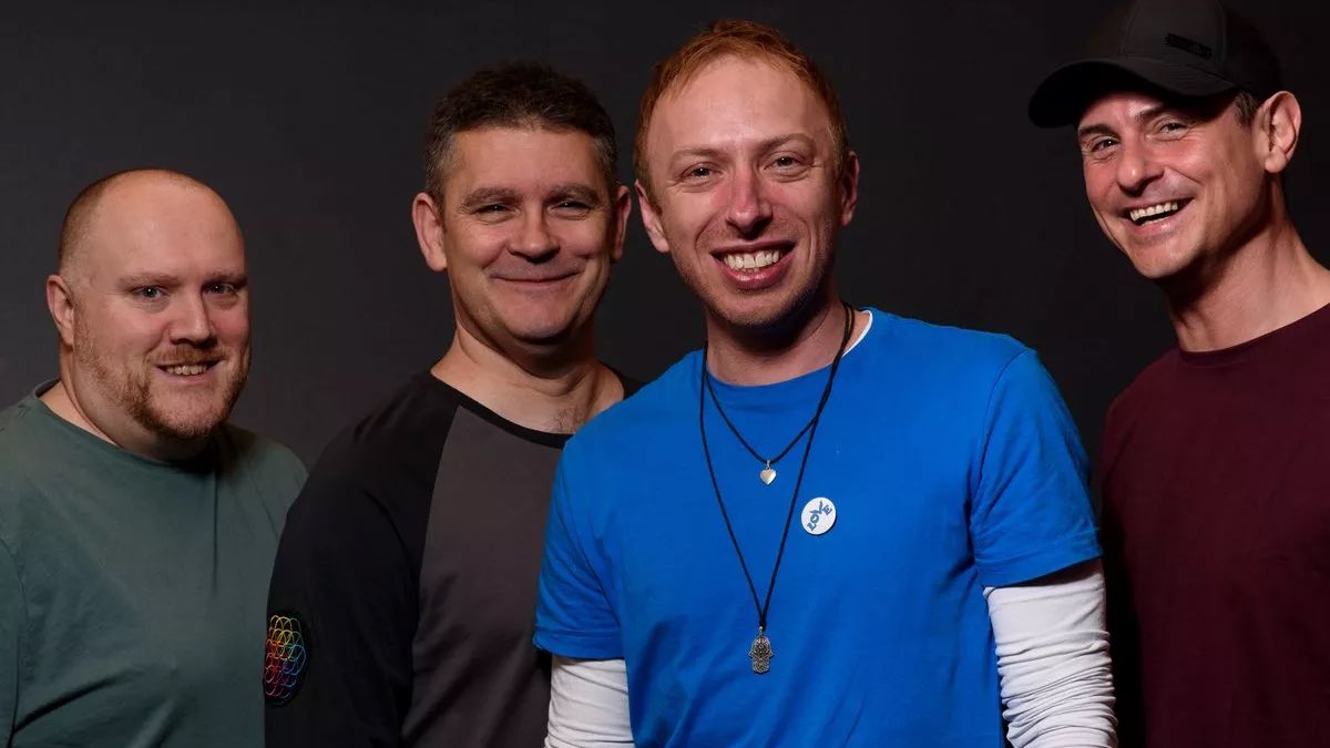 FakeShowbizNews's tweet photo. Coldplay sack drummer Will Champion for refusing to believe in the Loch Ness Monster.

“Gotta believe in the Loch Ness Monster if you wanna stay in this band,” warned Chris Martin https://t.co/bafr7iu8U0