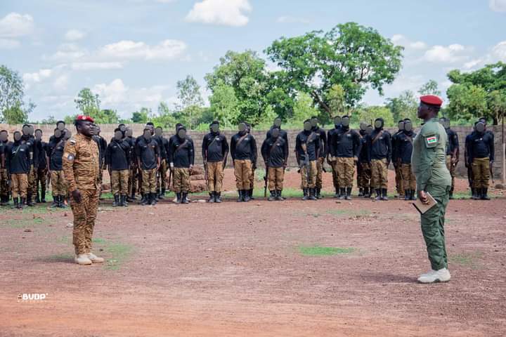 ActualiteBf's tweet photo. Une délégation de la BVDP encourage les VDP des provinces de la Sissili et du Ziro
https://t.co/jTI7nNJPdu via @ActualiteBf #lwili #Burkina #BurkinaFaso #BVDP https://t.co/p5vO7Wq7aw