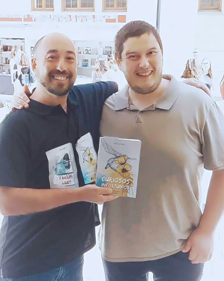 NovelaQue's tweet photo. Muchísimas gracias Guillermo por dedicarme estás palabras tan bonitas. Me alegro muchísimo que hayas disfrutado de mi novela. Espero volver a verte pronto. Un abrazo inmenso. #autorjaviercaparros #novelasjaviercaparros #edicionescamelot https://t.co/GPDPDeFf4q