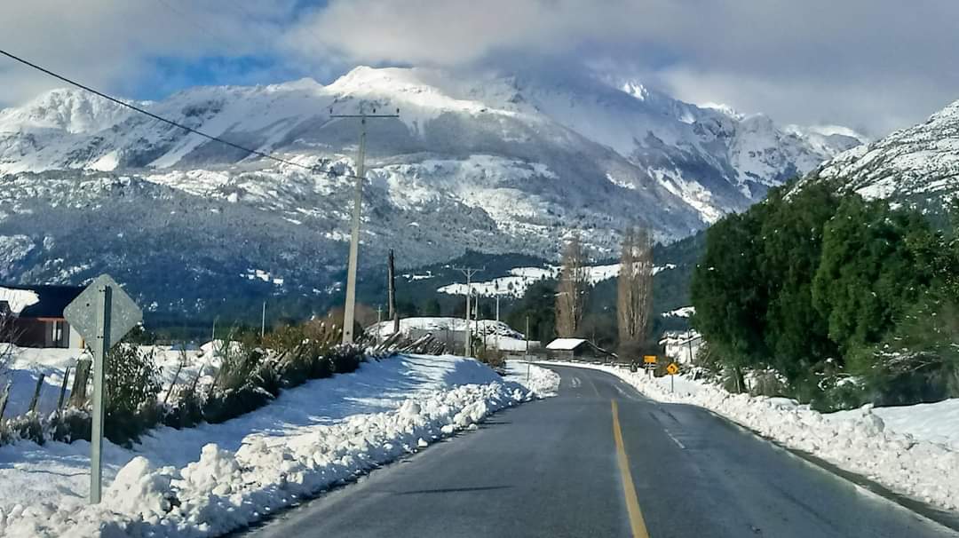 Carretera que lleva al paso internacional El Límte, Futaleufú. ❄️☃️🙌🇨🇱

Fotos de Néctor Mera