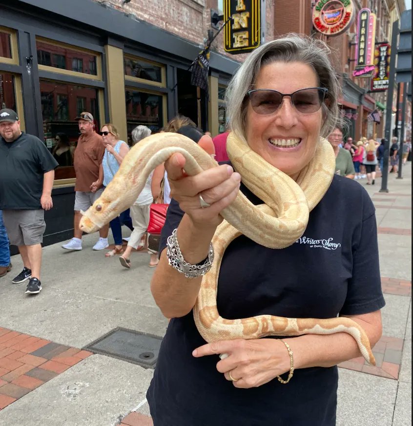 DianeGotAuthor's tweet photo. Visited Nashville recently. Came for the music but still had time to get my snake on!
#Nashville #NashvilleTN #MusicCity #ExploreNashville #NashvilleLife #NashvilleLove #NashvillePhotography #NashvilleEats https://t.co/wJwgvjsvrl