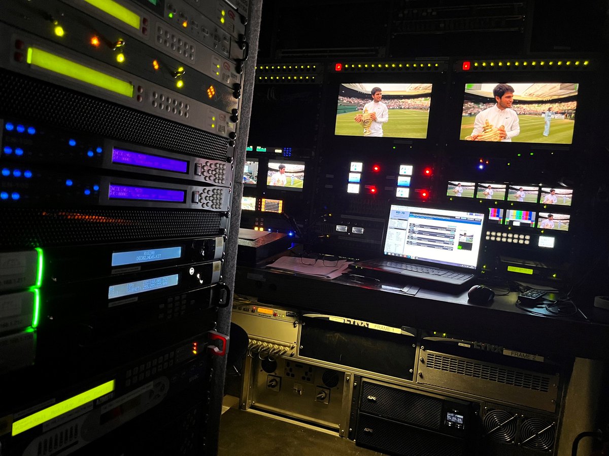 SpectraTVAndrew's tweet photo. Windy Wimbledon - Novak Djokovic's wining streak comes to an end. https://t.co/E64tGGs4xl