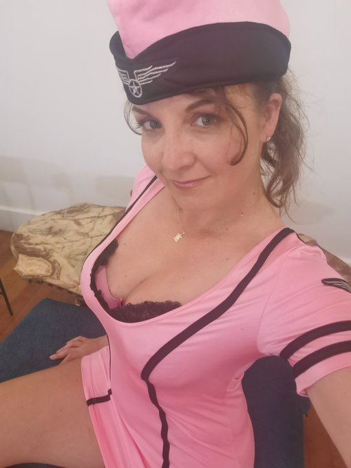 Coucou toi 👄 en forme ce soir ? https://t.co/dWabvhGfE0