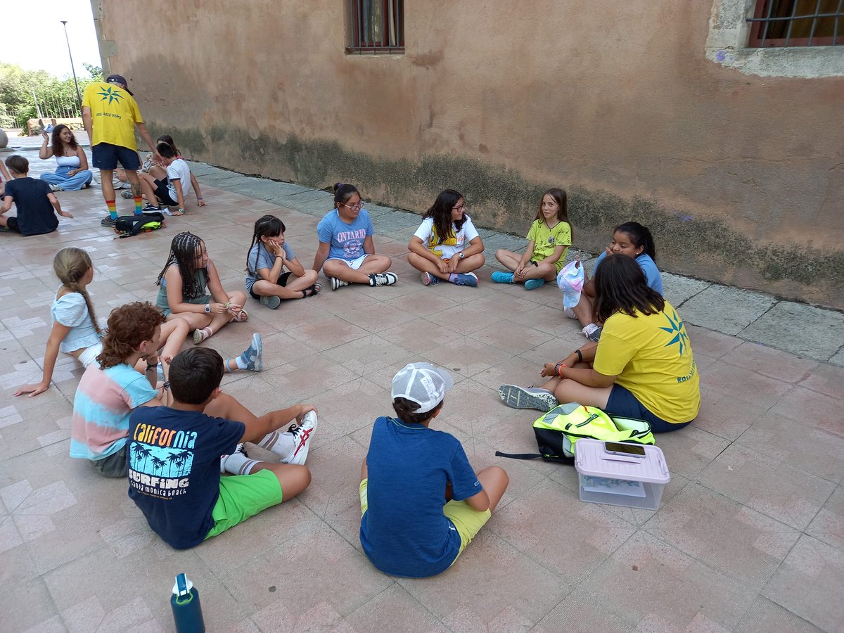 ContraCancerBCN's tweet photo. Atenció famílies!   
Ahir van començar les nostres colònies a Sant Esteve de Palautordera. Un espai de diversió i suport a nens, nenes i adolescents amb familiars en procés oncològic.
Aventures, excursions, gimcanes, manualitats i més els esperen.💫 https://t.co/j1Nm1662Dw