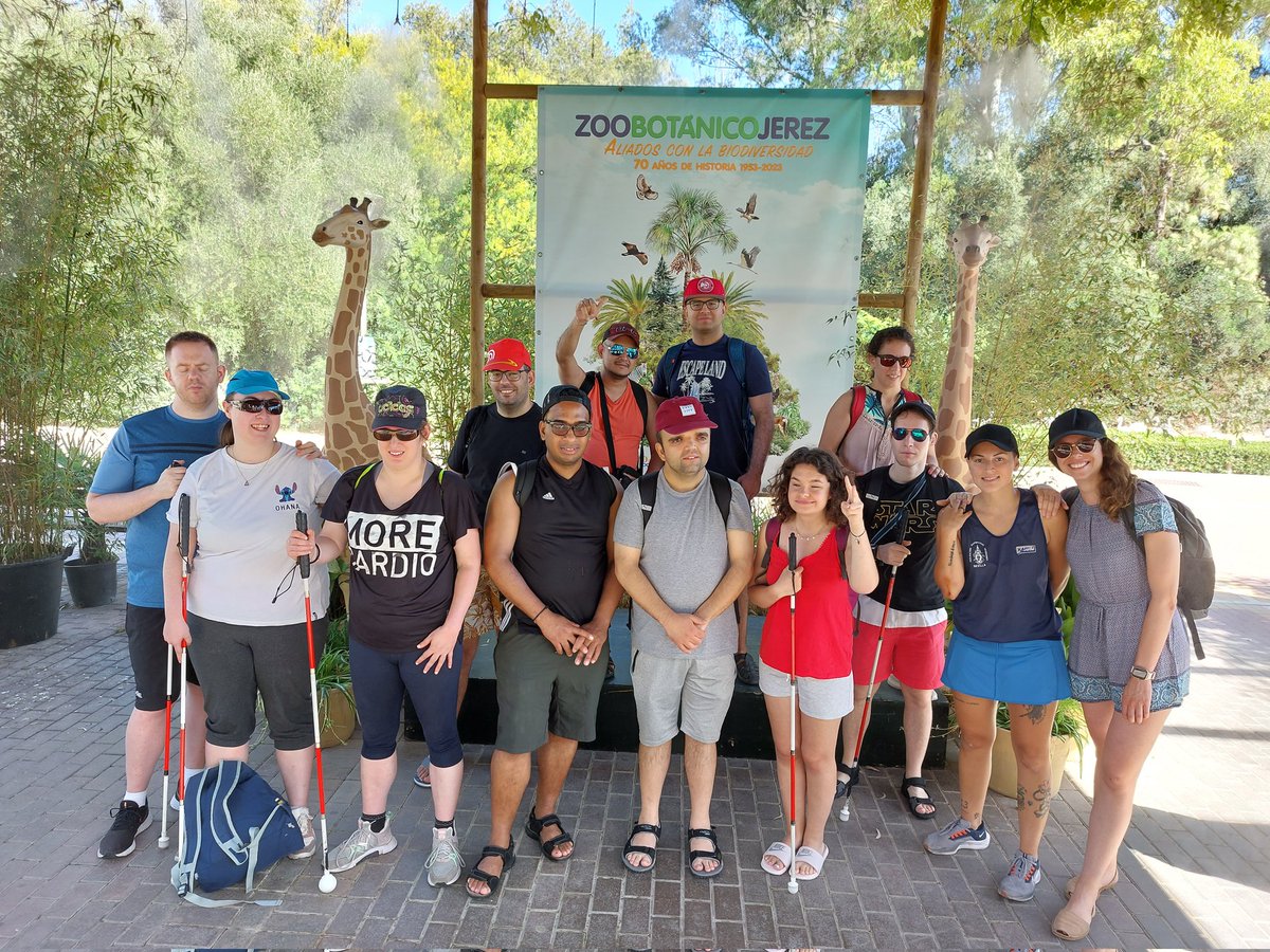 jovenesfasocide's tweet photo. La semana pasada tuvo lugar el XX Encuentro de Jóvenes con Sordoceguera de España en Chiclana de la Frontera, Cádiz. Con actividades accesibles gracias a los guías intérpretes.
@InjuveSpain 
@MSocialGob https://t.co/resKn074sC