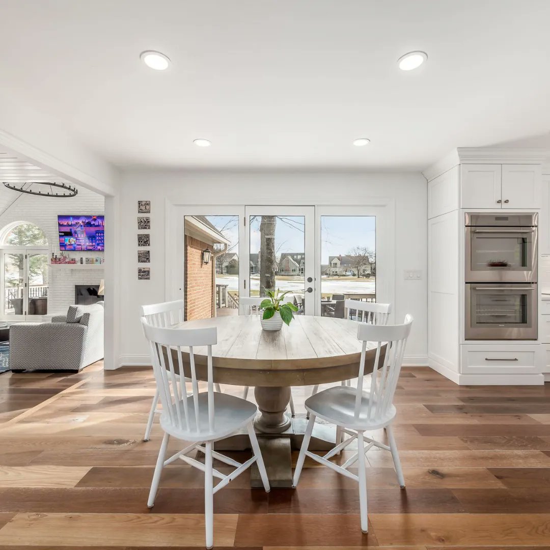 Dream_Baths's tweet photo. When your home feels like paradise, why would you ever want to leave? This Multi-Room Remodel inspired by the shore gives us all the beachside vibes with elevated style and endless possibilities for entertainment. #kitchen #diningroom #remodel #smallbusinessohio #columbus https://t.co/dTnUZ8fz1x
