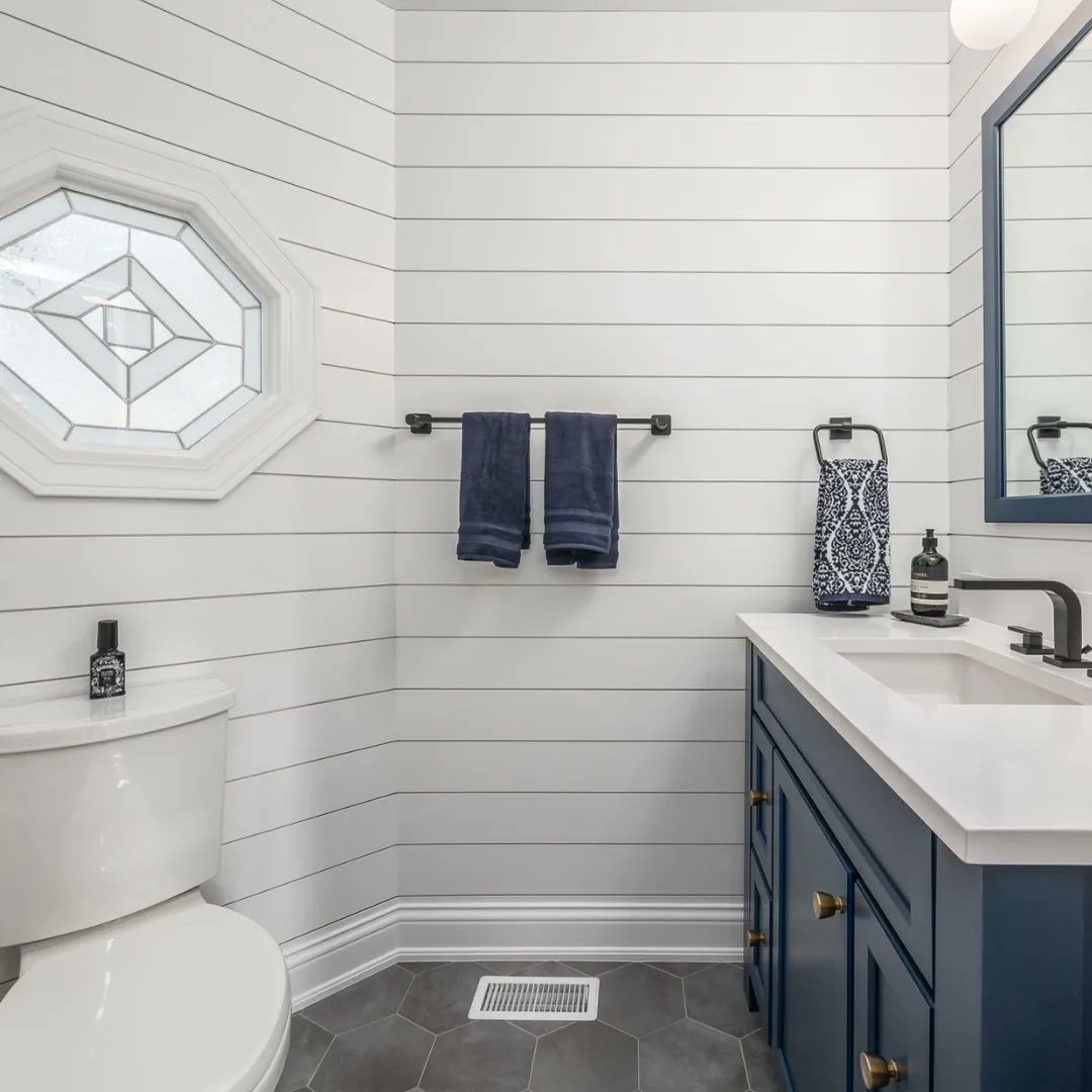 Dream_Baths's tweet photo. When your home feels like paradise, why would you ever want to leave? This Multi-Room Remodel inspired by the shore gives us all the beachside vibes with elevated style and endless possibilities for entertainment. #kitchen #diningroom #remodel #smallbusinessohio #columbus https://t.co/dTnUZ8fz1x