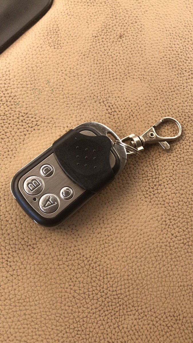 abodi2080's tweet photo. @ask_riyadh1 للأسف يوجد مبالغة بالأسعار من قبل المحلات .. بالمقابل أسعاره زهيدة بالمواقع الإلكترونية .. هذا اللي معي من أمازون 👇🏻
وبالمناسبة تستطيع برمجته مع أي جهاز آخر https://t.co/gkVUP3oZ0l