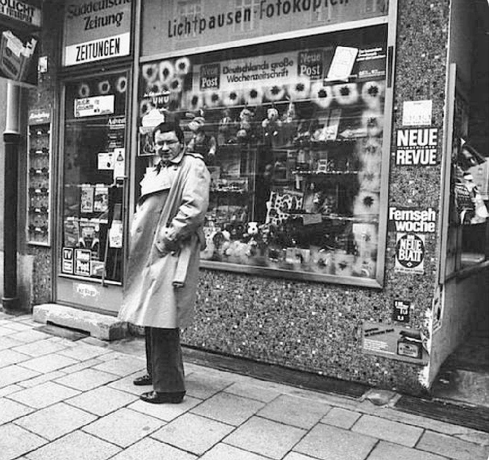 Letnapark's tweet photo. Wir haben nichts mehr zu verlieren außer einem Bündel wertloser Illusionen &amp; verramschter Träume.

Jörg #Fauser *16.7.1944 – 17.7.1987

Schriftsteller... beim ältesten Verfassungsschutz der Welt angestellt, [dem] für Sprache und Zweifel. https://t.co/7PxPzvoR8d