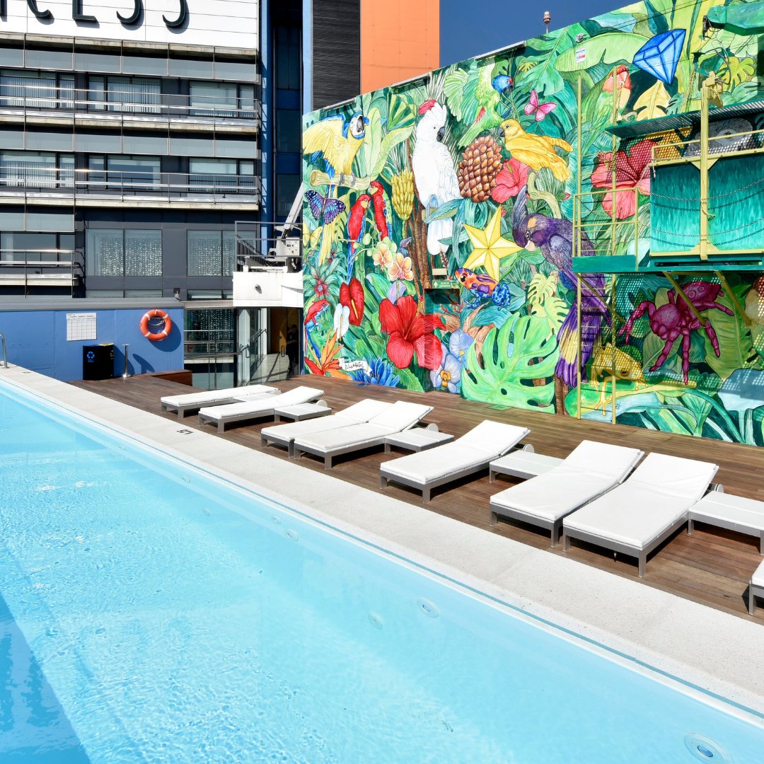 bcnprincess's tweet photo. Un oasis de desconexión en Barcelona. Definitivamente la experiencia más resfrescante para empezar bien la semana.

#hotelbarcelona #hotelbcn #bcn #HotelBarcelonaPrincess #PrincessHotels #BarcelonaPrincess #bcn #sunrise #city #mediterraneo #sun #infinitypool https://t.co/9uzBHOdW4T
