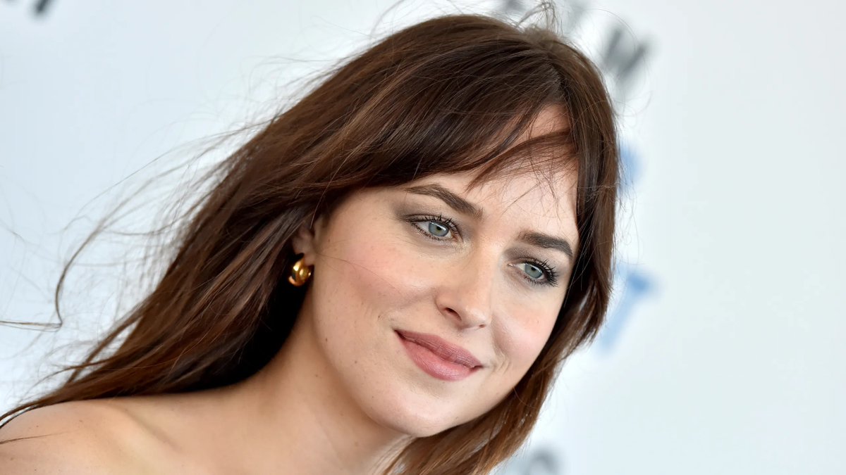 Achieving flawless skin is a universal desire, especially in the glamorous world of showbiz. While some people spend a fortune on skincare products, others opt for more unconventional methods. Hollywood A-Lister Dakota Johnson recently opened up about

https://t.co/MnFgcvrvMd https://t.co/C4GAx3GlMI