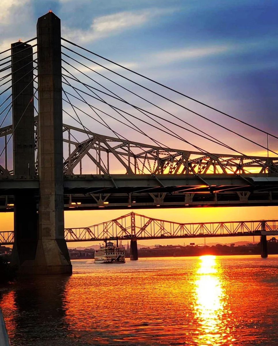 MarciasMiles's tweet photo. Keep calm and cruise on 🚢😊

Belle of Louisville 📷: @ sharron.shariat https://t.co/04NXxCcID9