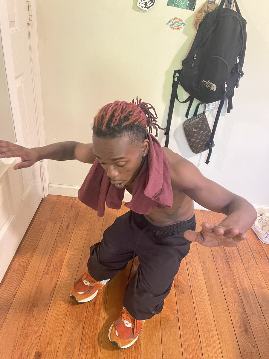 When you under 5’6 this how the bitches treat you…