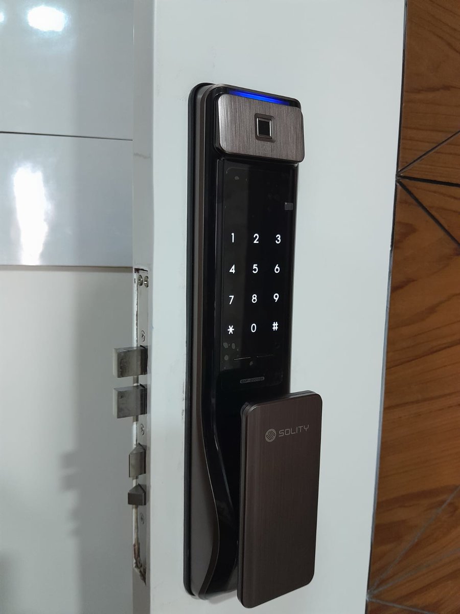 jal_electricals's tweet image. SOLITY_GSP-2000BK 

Go Digital 1️⃣2️⃣3️⃣
Having Digital locks on your door makes it easy to access without the hassle of handling the key🔑 
Follow for more✨
jaldigitalsystem.com

#Gokeyless #Smartdoorlock #pushpulllock #digital #solity_korea🇰🇷💯 #premiumdesign