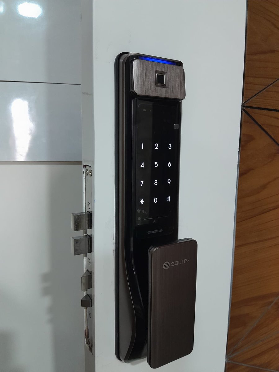 jal_electricals's tweet image. SOLITY_GSP-2000BK 

Go Digital 1️⃣2️⃣3️⃣
Having Digital locks on your door makes it easy to access without the hassle of handling the key🔑 
Follow for more✨
jaldigitalsystem.com

#Gokeyless #Smartdoorlock #pushpulllock #digital #solity_korea🇰🇷💯 #premiumdesign