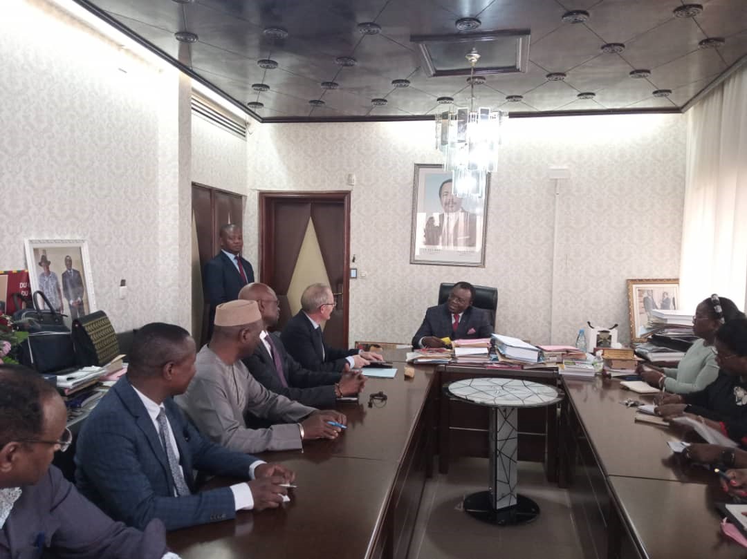 La semaine dernière, le Dir. de l'<a href="/IBE_UNESCO/">UNESCO-IBE</a>, <a href="/YaoYdo/">Yao Ydo</a>, a rencontré le Ministre de l’Education de Base du Cameroun ainsi que le Secrétaire d’Etat auprès du Ministre des Enseignements secondaires pour échanger sur la finalisation du Programme de coopération Cameroun - UNESCO-BIE.