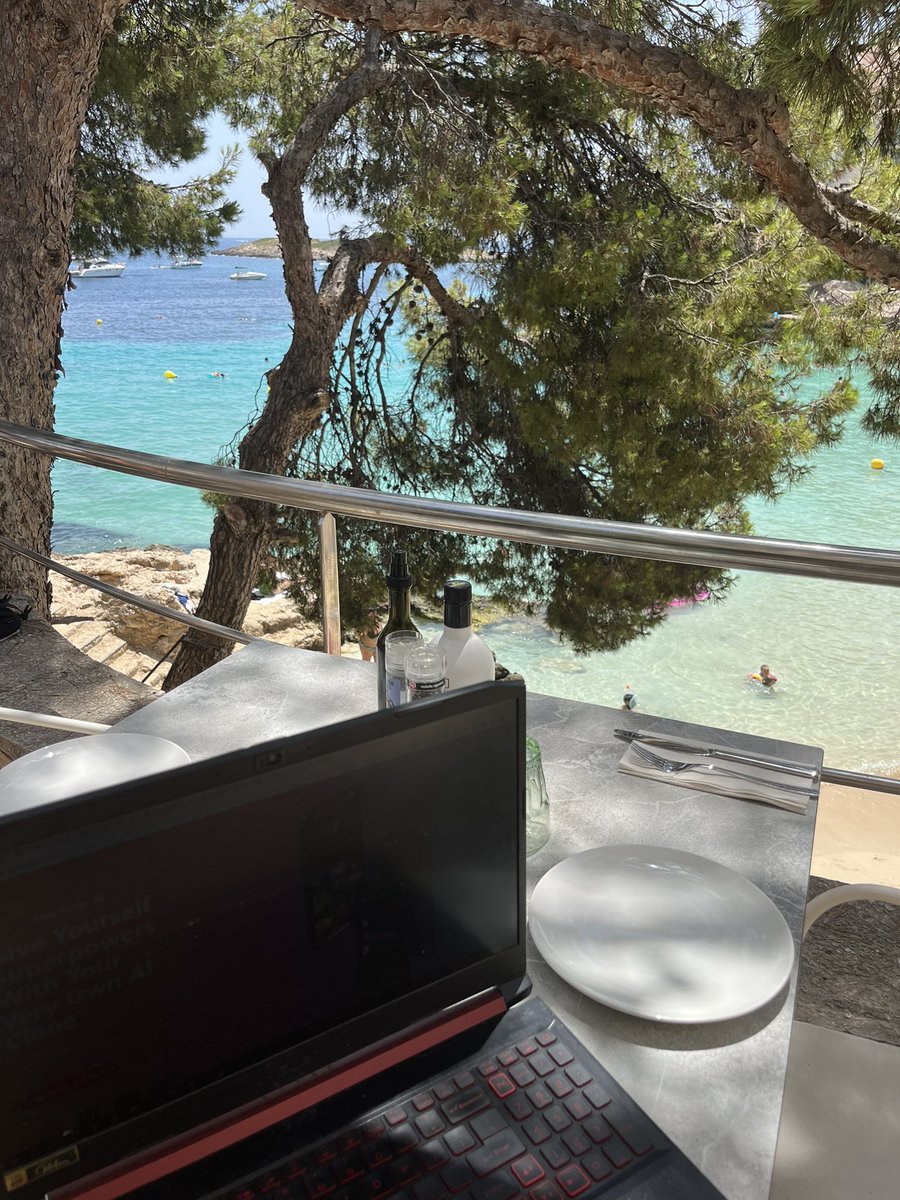 Entendí que mi meta no es el dinero como tal… 

Es la libertad de trabajar desde donde quiera, como quiera y con un equipo de trabajo que me respete y me haga crecer diariamente. 

Lo decreté, lo pedí, lo busqué y llegó a mi 🙏.