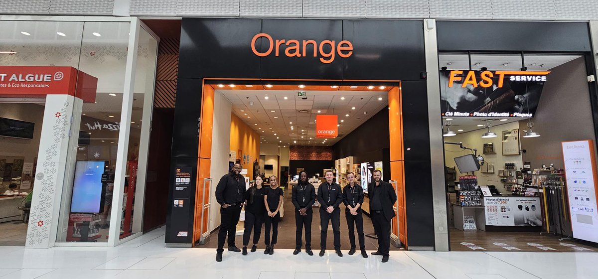 Orange Store tweet media