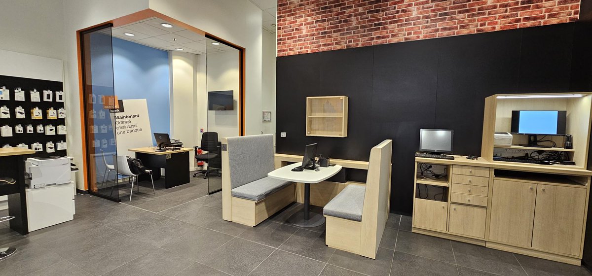 Orange Store tweet media