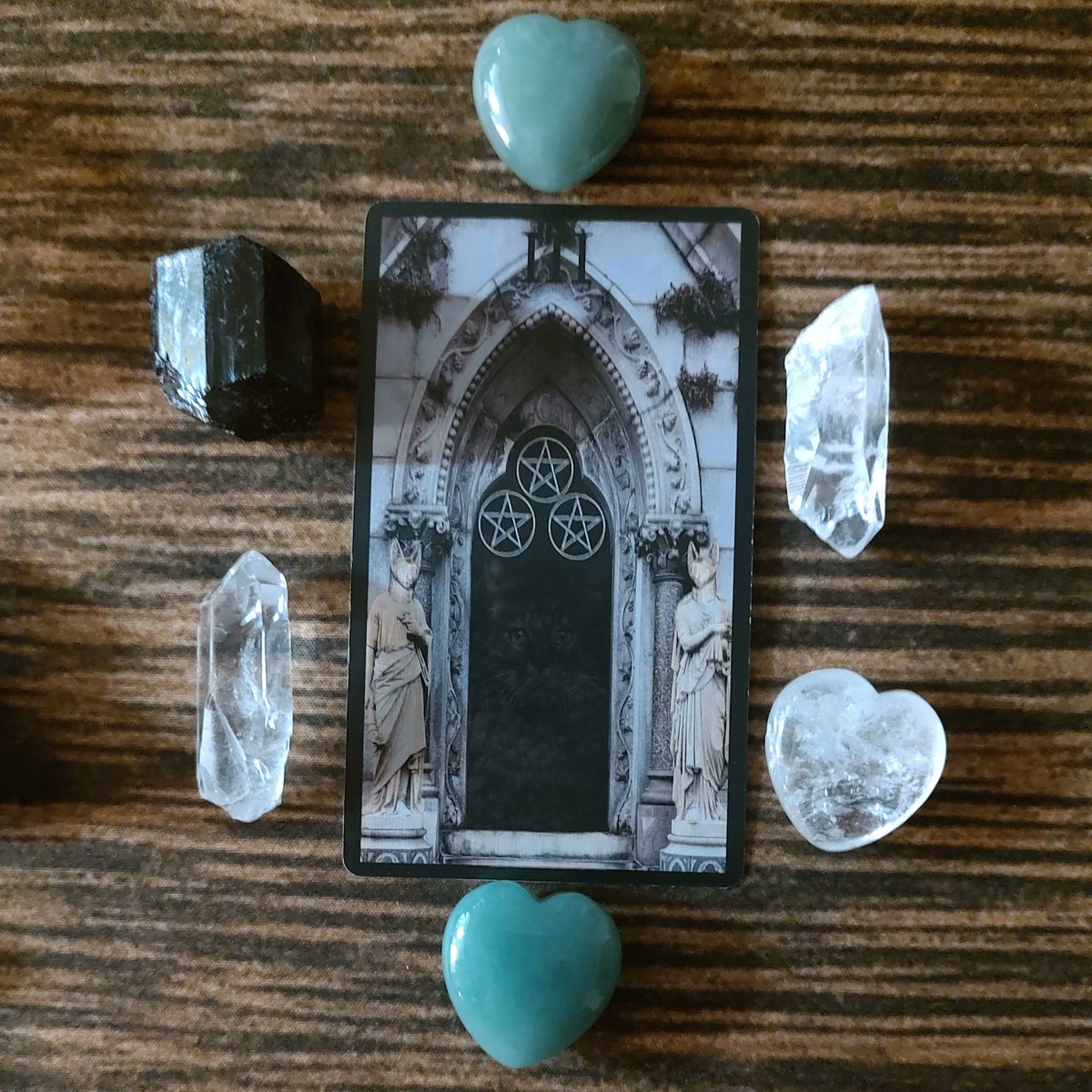 FairySurreal's tweet image. Just as you bring your own skill set to a project, others bring their own expertise.  If we work well with others we can create something larger and more complex than what we could achieve on our own. buff.ly/3Oor5d2
#threeofpentacles #tarotcats #tarot  #nola #neworleans