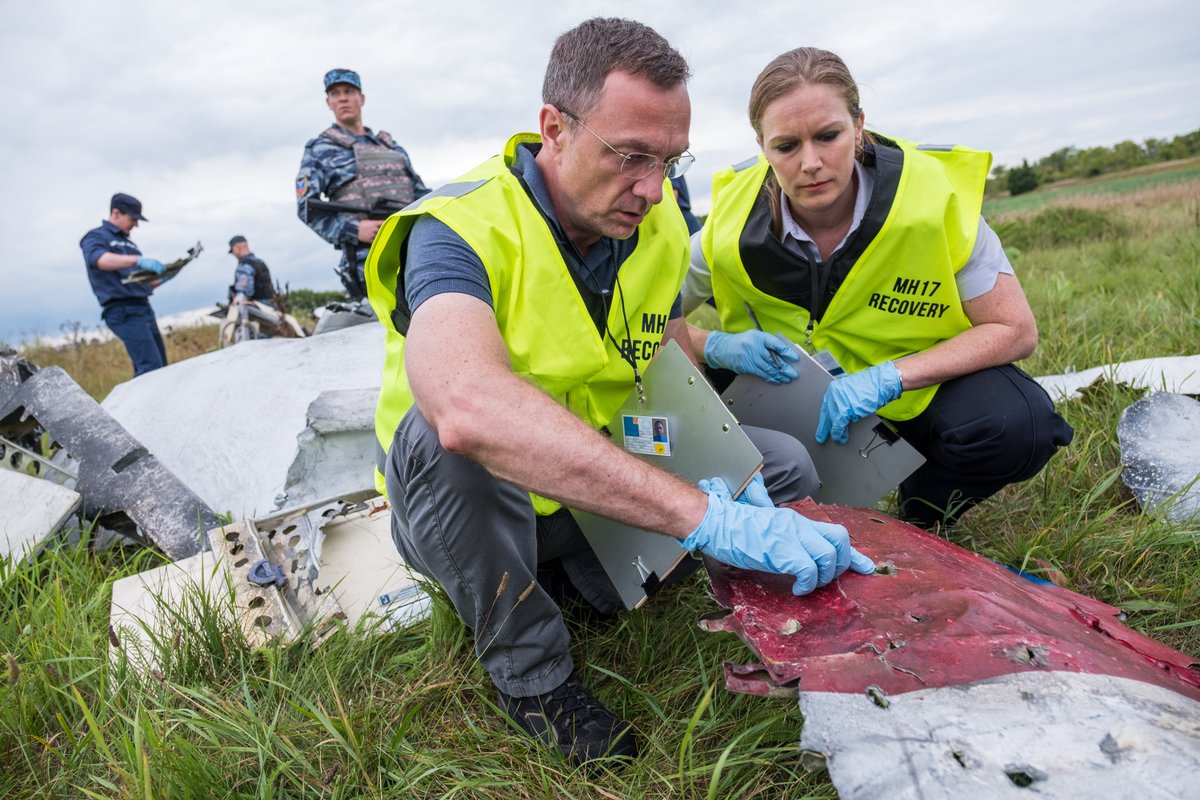 AirCrash_'s tweet photo. 🗓 | 𝗢𝗻 𝗧𝗵𝗶𝘀 𝗗𝗮𝘆 (𝟮𝟬𝟭𝟰): Malaysia Airlines Flight 17 is shot down over eastern Ukraine by a Buk 9M83 surface-to-air missile launched by pro-Russian rebels and disintegrates, all 298 on board die. This is the deadliest airliner shoot-down in aviation history. https://t.co/XsdPF89xzc