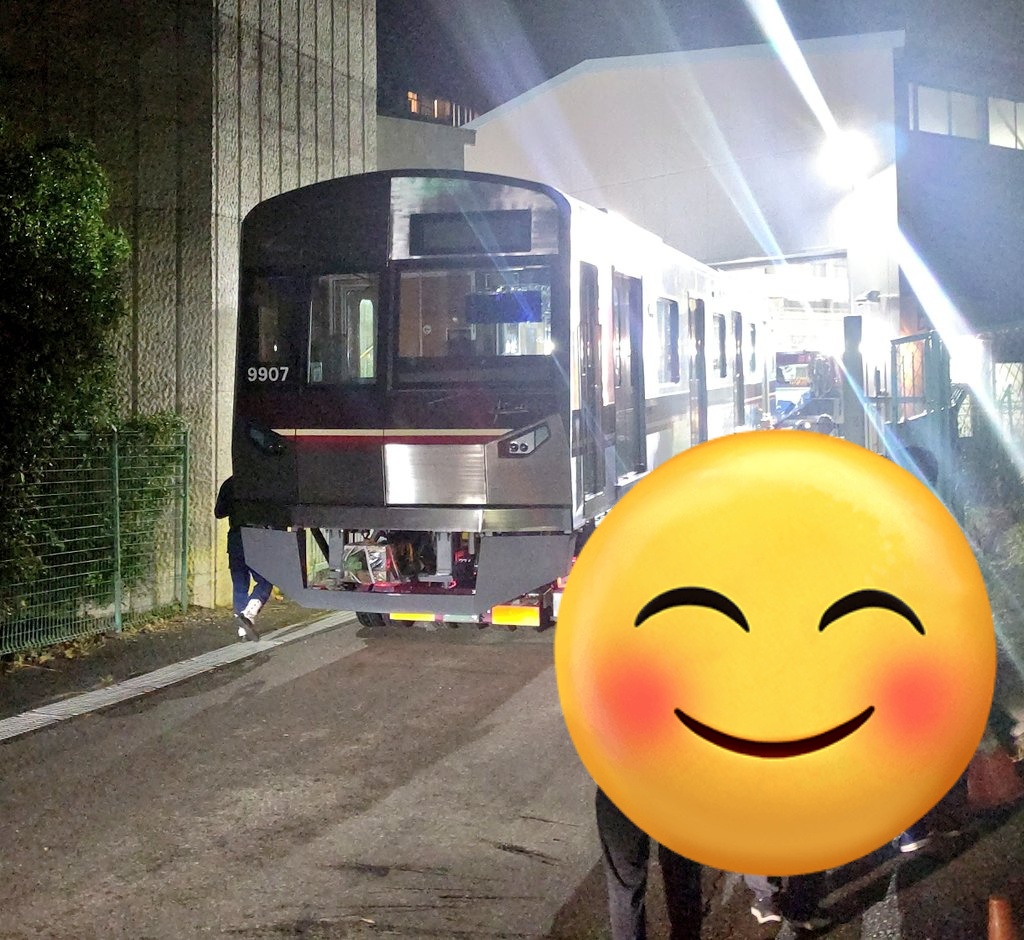 hasshi550's tweet photo. 7月10日未明から14日未明まで
行われた北大阪急行電鉄9000系
9007F 新車陸送🚇️
最終日に参戦したよ😆
後は延伸開通を待つだけ😊
#北大阪急行電鉄 #9000系 #新車
#9007F #桃山台 https://t.co/ODmjQw6h06