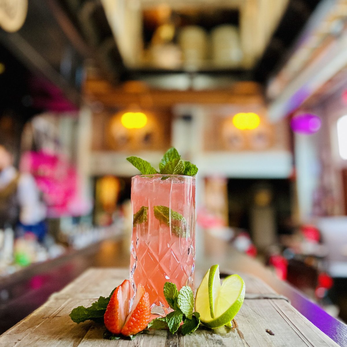 barrittsmixers's tweet image. Head to Thornton, Illinois, where you’ll find one of our favorite spots: The Well Bar &amp;amp; Restaurant at Thornton Distilling, a distillery with a history dating back to 1857!

Plan your visit at thorntondistilling.com.  

#illinois #illinoisbars #localdistillery #moscowmules