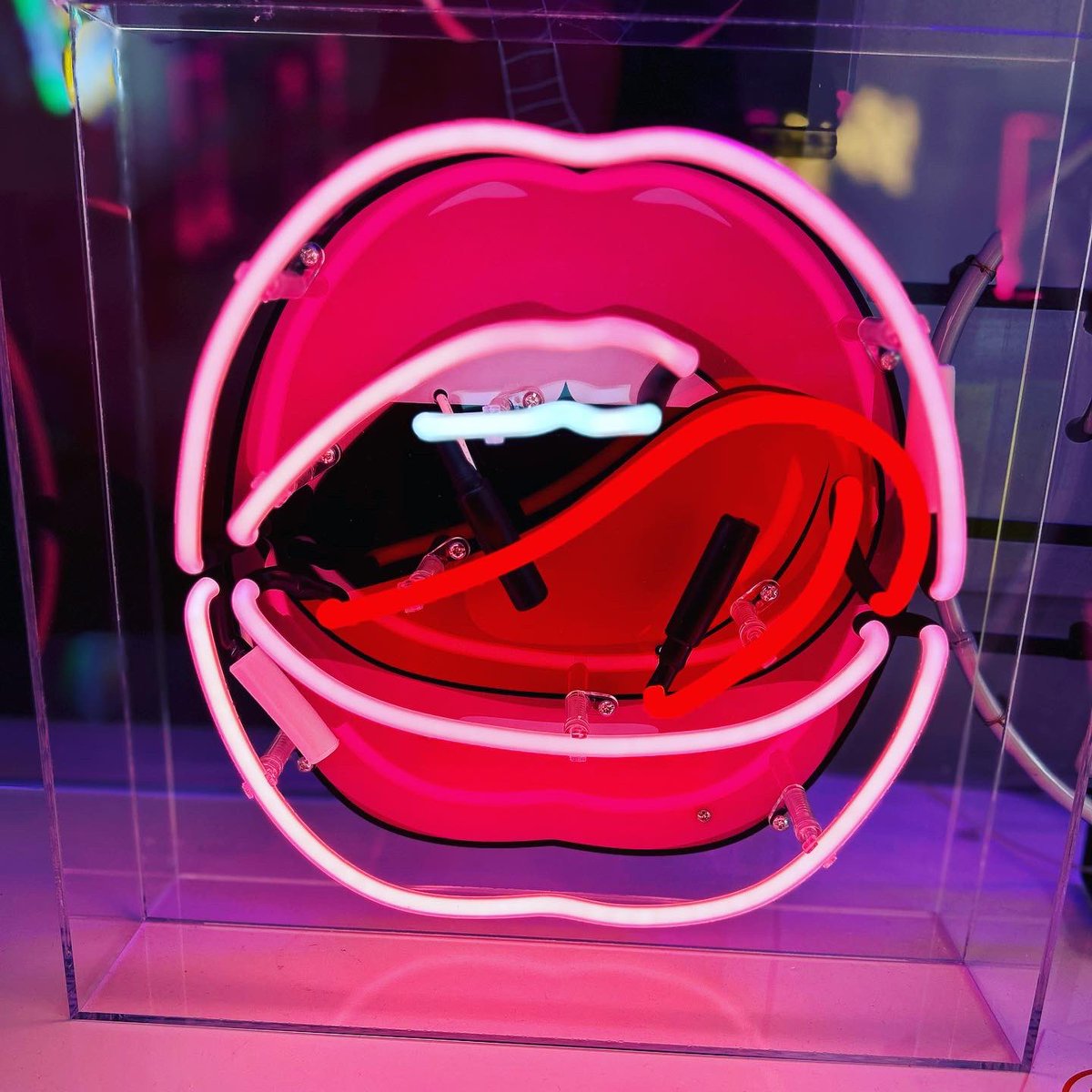 SaffronBID's tweet photo. This week we're taking a closer look at the fabulous shops on Emson Close &amp; The Cockpit. Today we focus on Neon Market - a brilliant new pop-up specialising in Neon Signs &amp; vinyl. The pop-up opens every Saturday (for the foreseeable), visit 11 Emson Close. https://t.co/zVIfJkmpgT