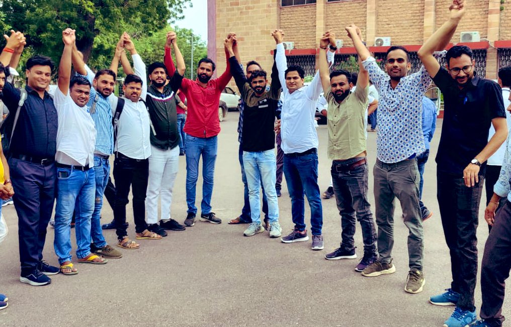 dadhich_rocky's tweet photo. कल सभी नर्सिंग ���धिकारी अपने स्वयं का कर्त्तव्य समजकर अधिक से अधिक संख्या बल के साथ ज्ञापन के लिये जिला कलेक्टर ऑफिस के बाहर पूछे कल *#आरएनए #जिला #अध्यक्ष #जगदीश #जी #जाट* के नेतृत्व में कलेक्टर साहब को ज्ञापन दिया जायेगा!  @jatboy001 @KRMEENA47342641 @ashokgehlot51 @plmeenaINC https://t.co/yUpU9OJIjp