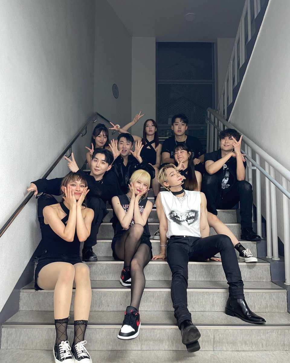 oneus__moon1's tweet photo. ✨Rbw Family Concert✨
.
.
.
#oneus #원어스 #이채연 #환웅 #내일은없어 #rbw #rbwfamily #bornblack

@ Born.donnkkun ig https://t.co/aVXZIV9Wpf