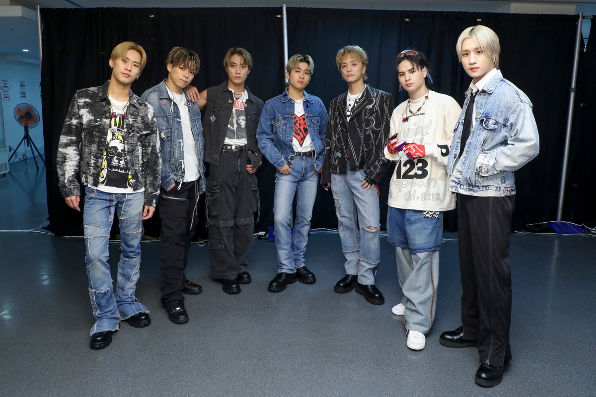 ballistik_fext's tweet photo. ／
#インスパイアトーキョー
ありがとうございました!!
���

-SETLIST-
Ding Ding Dong
VIVA LA EVOLUCION
We never die
ラストダンスに BYE BYE
All Around The World
All About U
Animal
ANTI-HERO’S
テンハネ -1000%-
PASION
SUMMER HYPE
WAVIN’
Drop Dead feat. TRINITY

#BALLISTIKBOYZ #BBZ https://t.co/i0f0CyIBI1