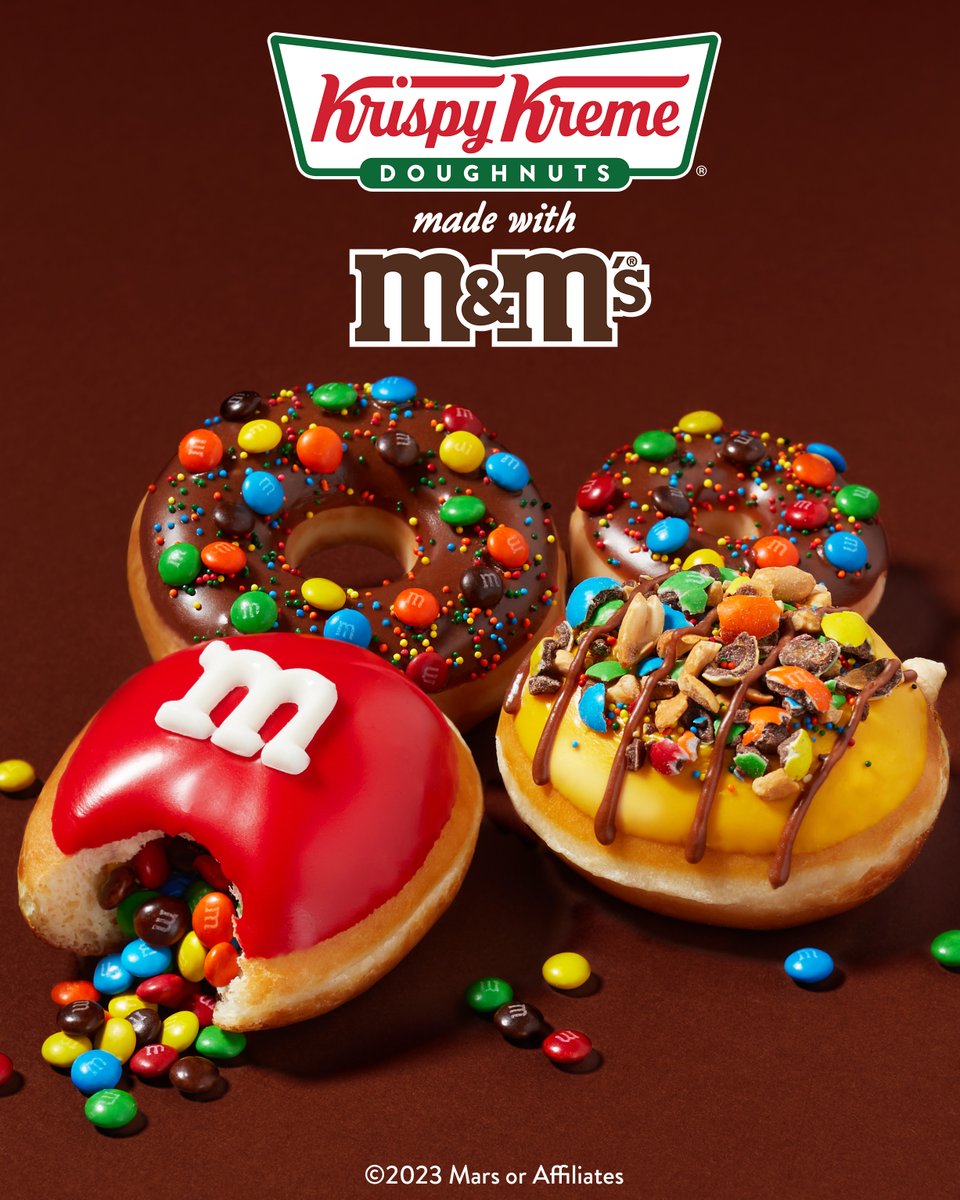 krispykreme's tweet photo. Introducing our NEW collection made with your fav chocolate candy, @mmschocolate!🍩🤩 Limited time only. All flavor details ➡️ https://t.co/AGzyGPBG7J https://t.co/EmuPyHVoal