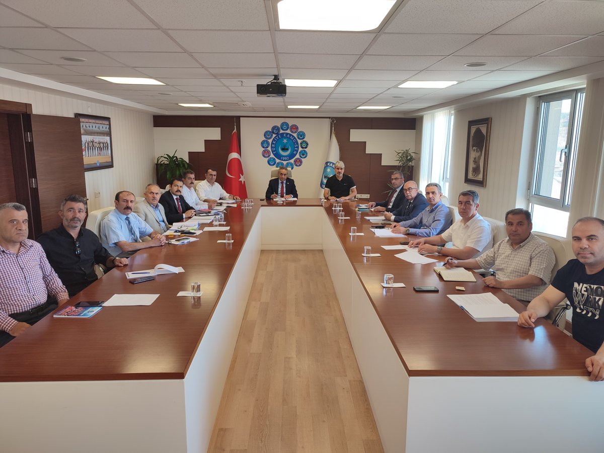 CUMHURİYETİMİZİN 100. YILINDA KAMU ÇALIŞANLARININ YÜZÜNÜ GÜLDÜRECEK TOPLU SÖZLEŞME İÇİN TALEPLERİMİZİ BELİRLEDİK

Türkiye Cumhuriyetinin 100.yılında; Kamunun nitelikli ve eğitimli insan kaynağını önceleyen ve önemseyen, “Yeni bir personel rejimi” 
“Yeni bir personel ücret