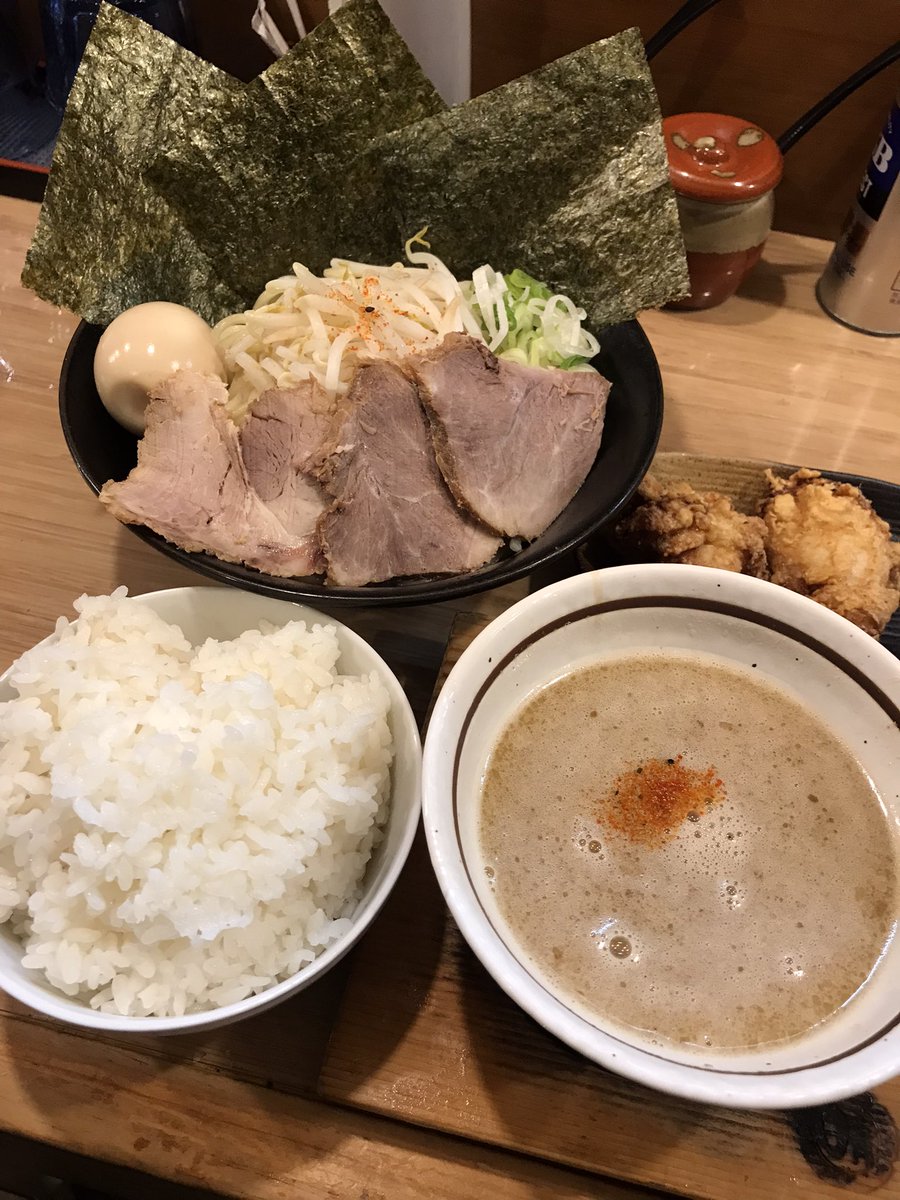 kh51yxdVMA74937's tweet photo. 今日はスーパージョニー杯からの夜王杯参加してきました。結果はダメダメ?ワイワイ楽しかったです。ジョニーさん、ご一緒した皆さんお疲れ様でした。またよろしくです。反省会は二代目晴レル屋豊明店の濃厚つけ麺大盛おすすめ盛りで。ボリューム満点優勝うまし。^_^
#studio33
#おもちゃのジョニー https://t.co/HCXa3l7EPu