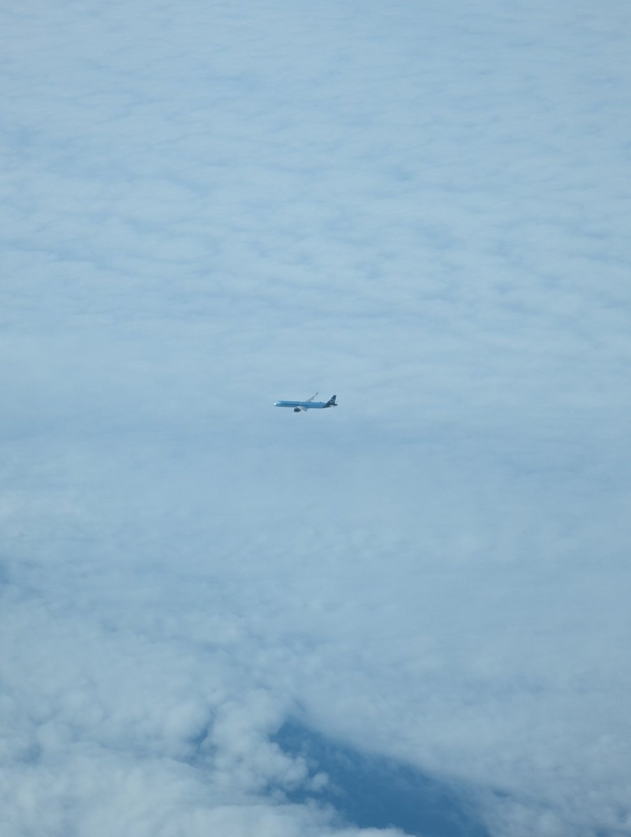bostiginc's tweet photo. Spotted @_LaCompagnie from @KLM KL 617 from AMS to KBOS yesterday. We were at 38K' and South of the tip of Greenland. Bonjour! #PlaneSpotting https://t.co/LuwZpucTUS