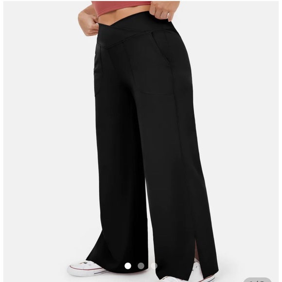 FoxandDoe's tweet photo. So good I had to share! Check out all the items I'm loving on @Poshmarkapp #poshmark #fashion #style #shopmycloset #halara #metaphor: https://t.co/NjQTsbK6ng https://t.co/vyIkvDZi8V