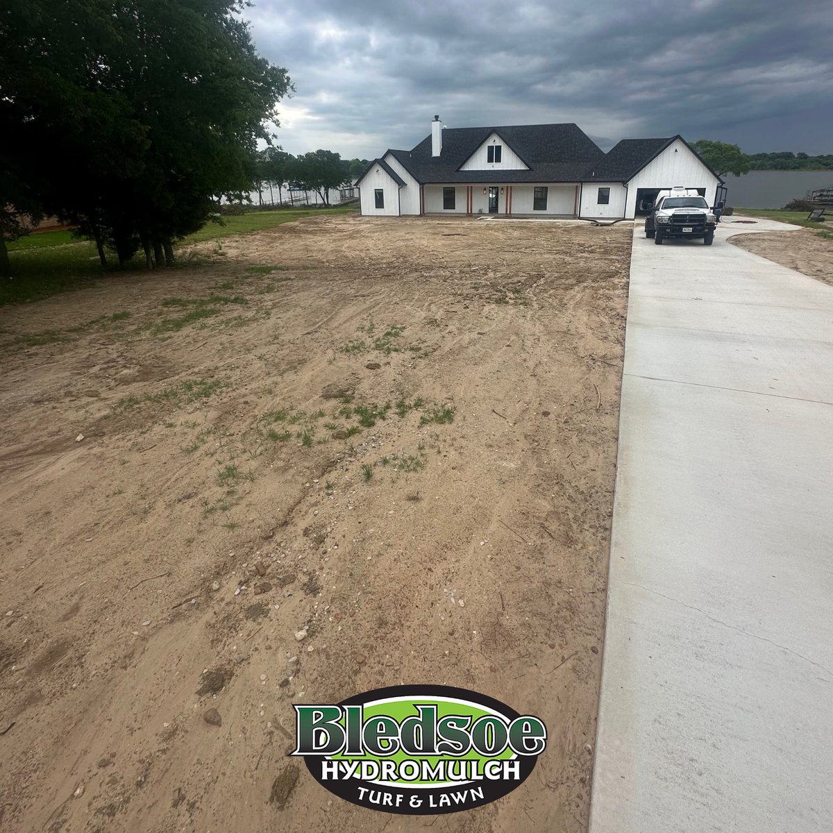 hydromulch's tweet photo. 🤩New lawn going in for this beautiful lake front property in Quinlan 

This homeowner would have paid over $20,000 to have their property sodded🫣

💸We were able to hydromulch with the exact same species of Bermuda and save the home owner nearly $17,600!

Call now (214)784-5402 https://t.co/UxuUtgVqkM