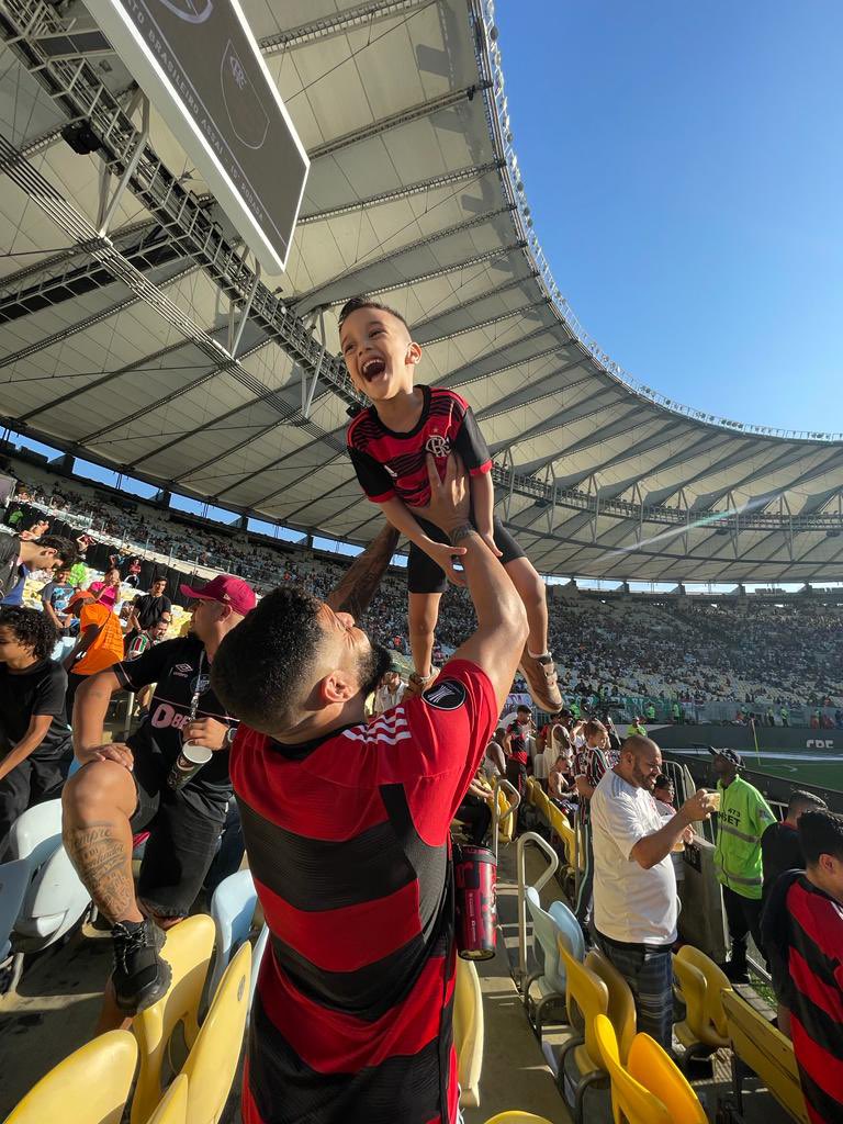 DeividPiresrj's tweet photo. Primeira vez do meu pequeno no Maracanã, brinco, se divertiu, cantou!
Primeiro FLAXFLU de muitos que viram ! @Flamengo #Maracanã #festalinda https://t.co/I4b5zRHM4s