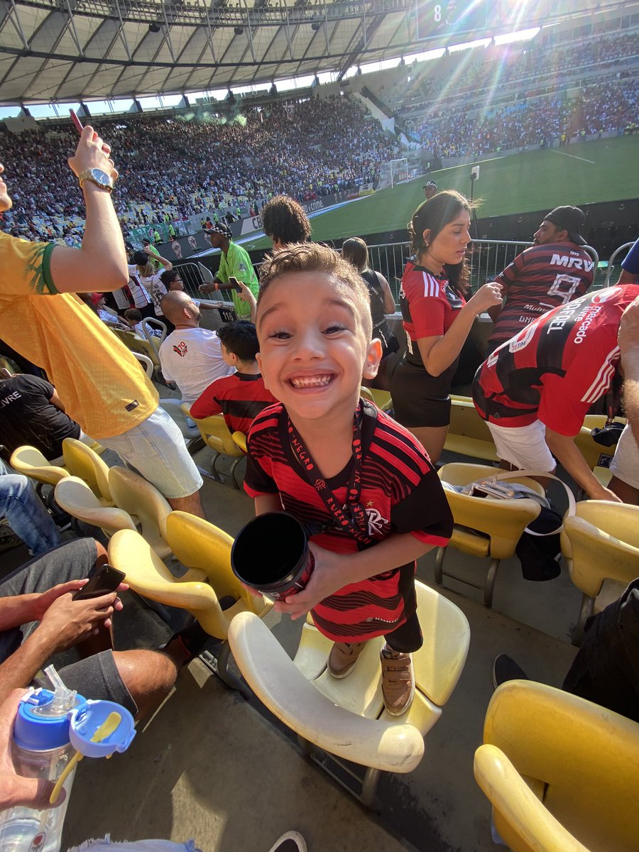 DeividPiresrj's tweet photo. Primeira vez do meu pequeno no Maracanã, brinco, se divertiu, cantou!
Primeiro FLAXFLU de muitos que viram ! @Flamengo #Maracanã #festalinda https://t.co/I4b5zRHM4s